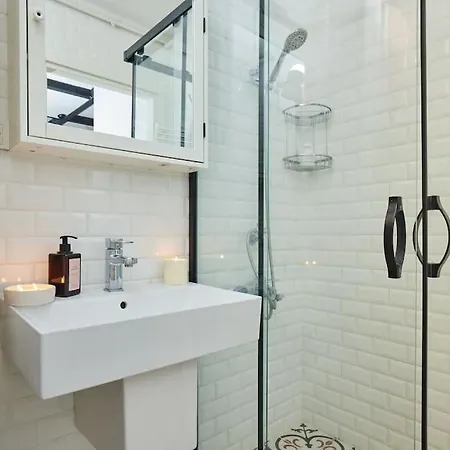 Stunning 2br 1 Min Metro&galata