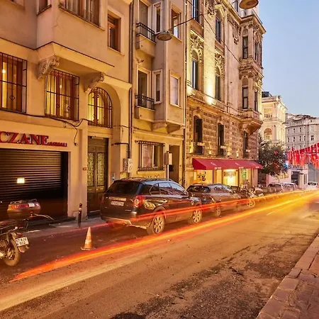 Stunning 2br 1 Min Metro&galata Apartment Istanbul